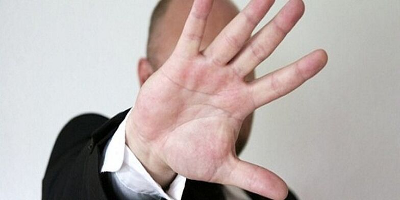 bărbat împotriva atașamentului de mărire a penisului